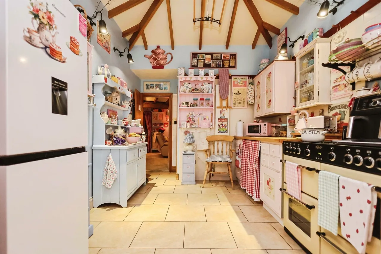 The Village, Kingswinford, photo 8