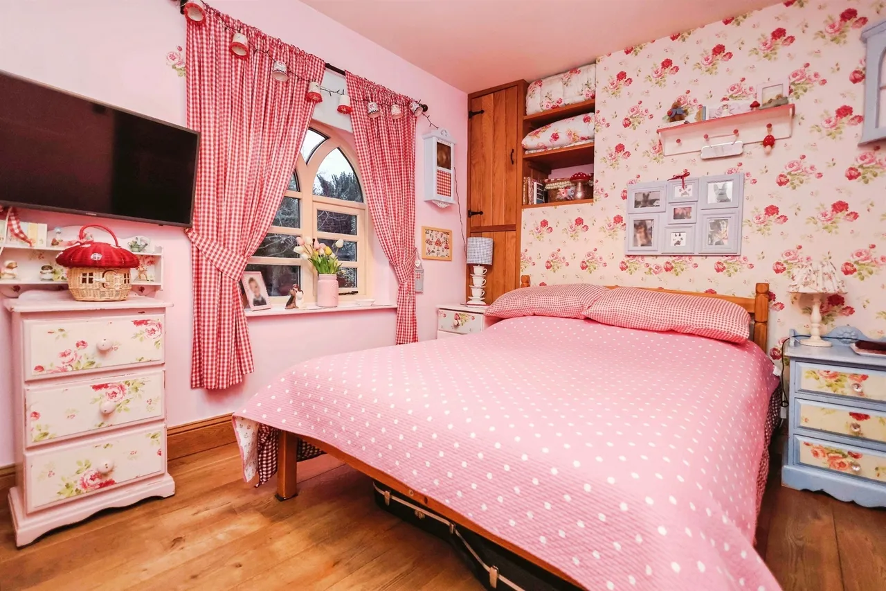 The Village, Kingswinford, photo 11