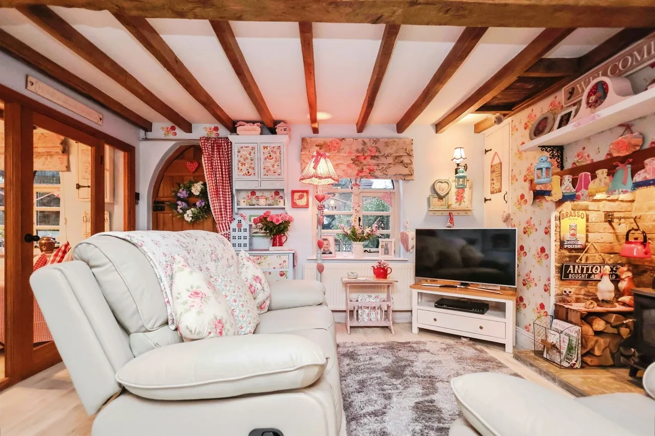 The Village, Kingswinford, photo 3