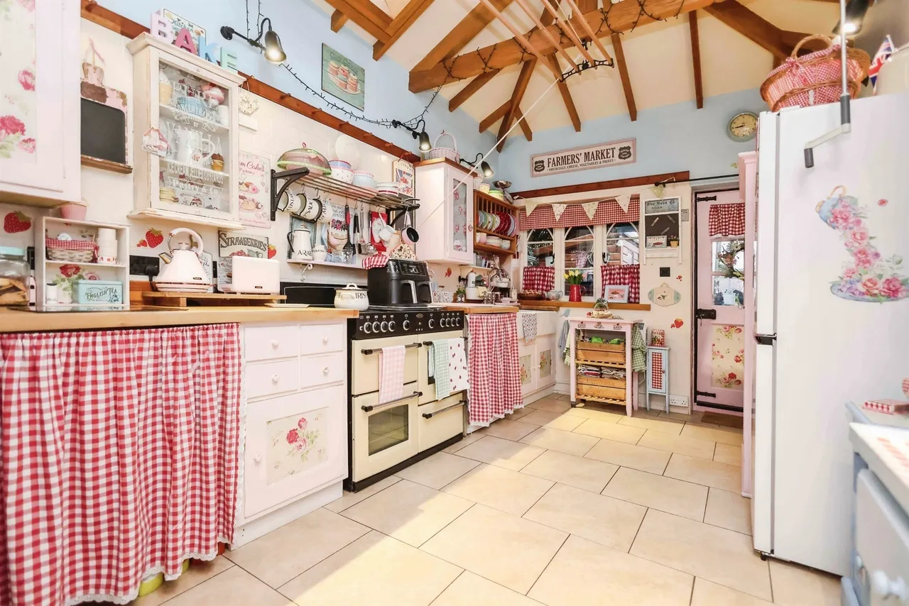 The Village, Kingswinford, photo 7