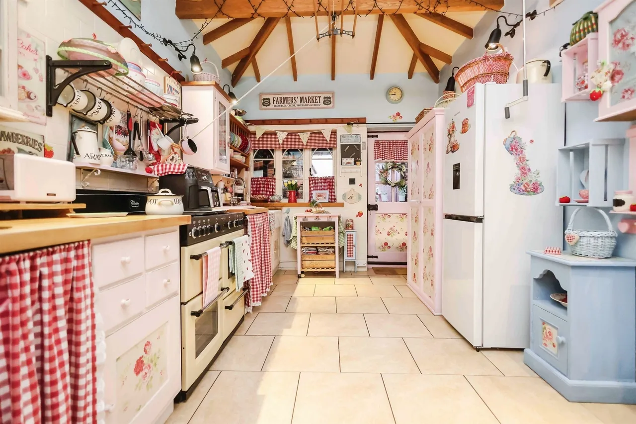 The Village, Kingswinford, photo 9