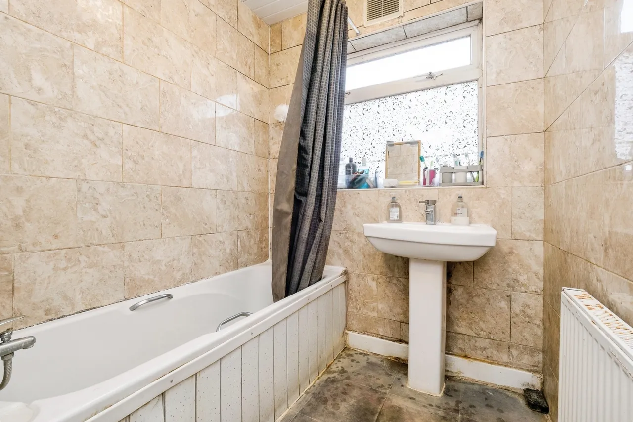 Ashford Road, East Ham, London, E6, photo 10