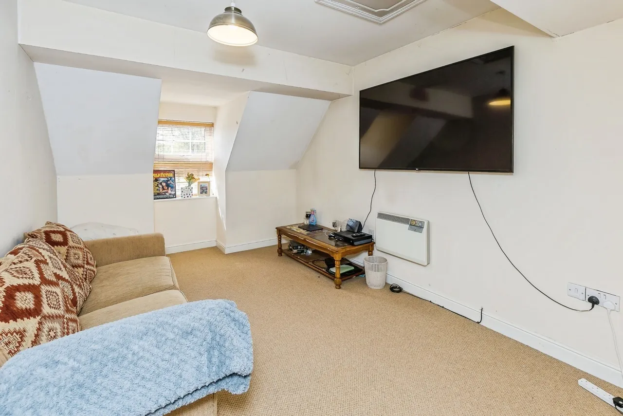 Barnston Court, Mickle Trafford, CH2, photo 32