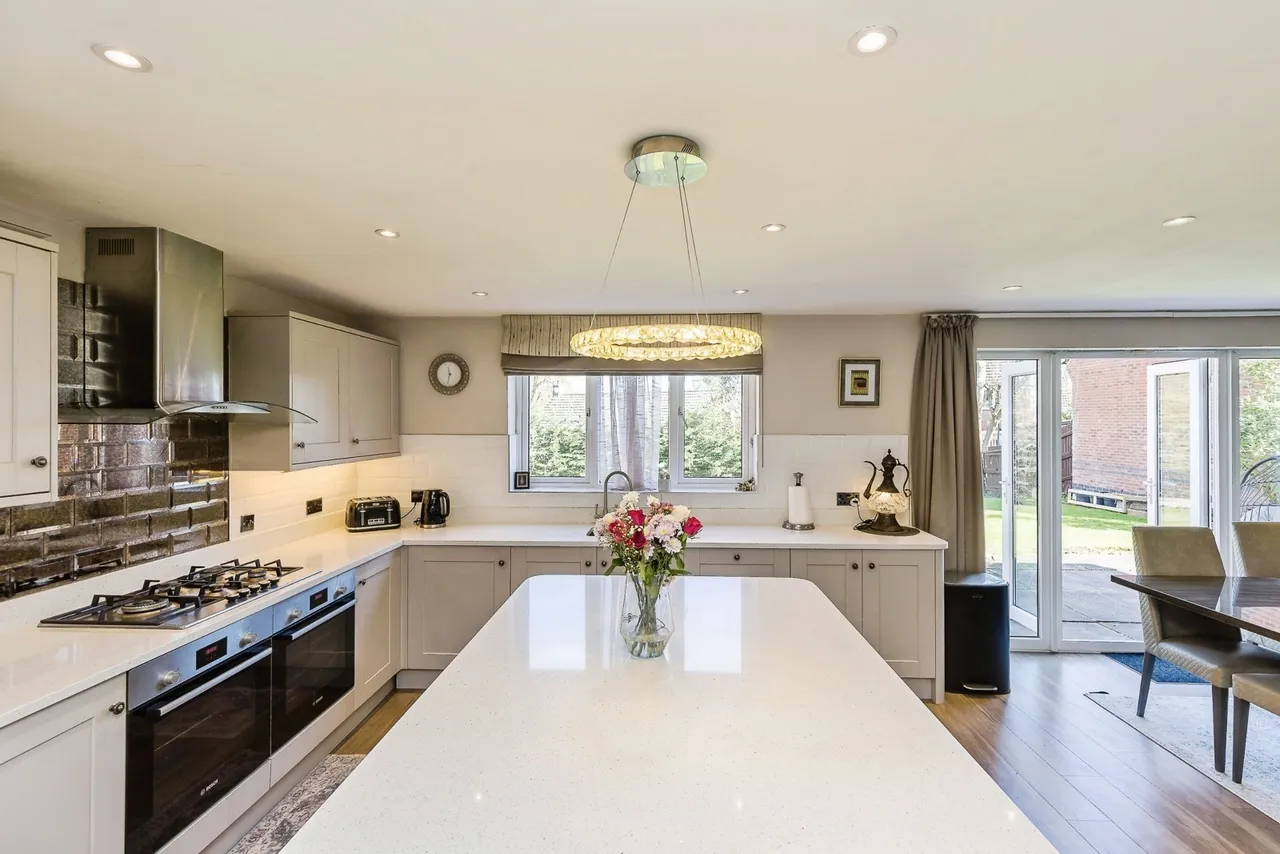 Barnston Court, Mickle Trafford, CH2, photo 7