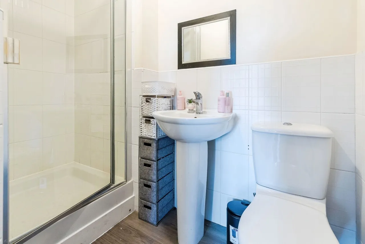 Barnston Court, Mickle Trafford, CH2, photo 24
