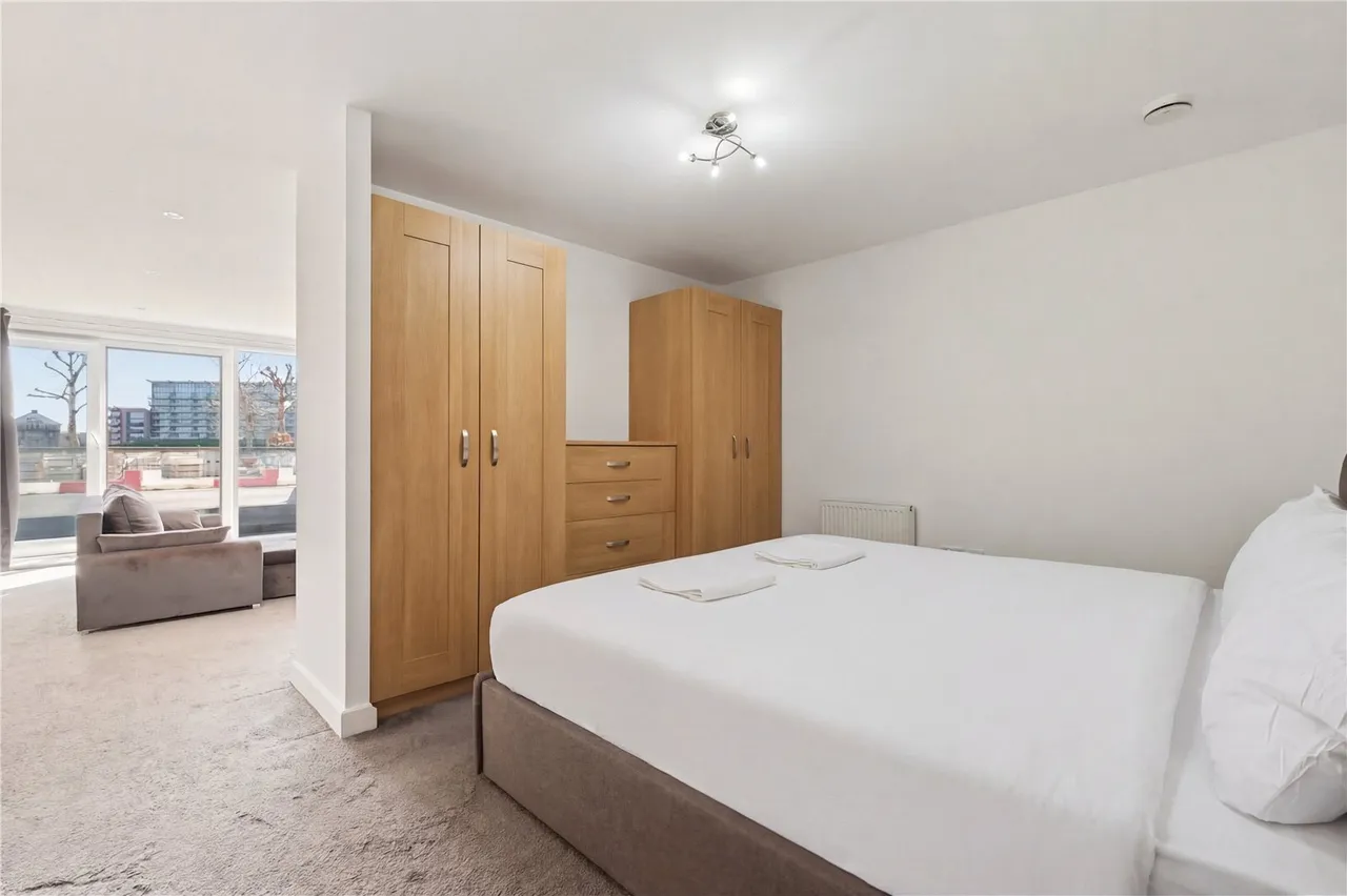 Western Gateway, Royal Victoria Dock, E16, photo 6