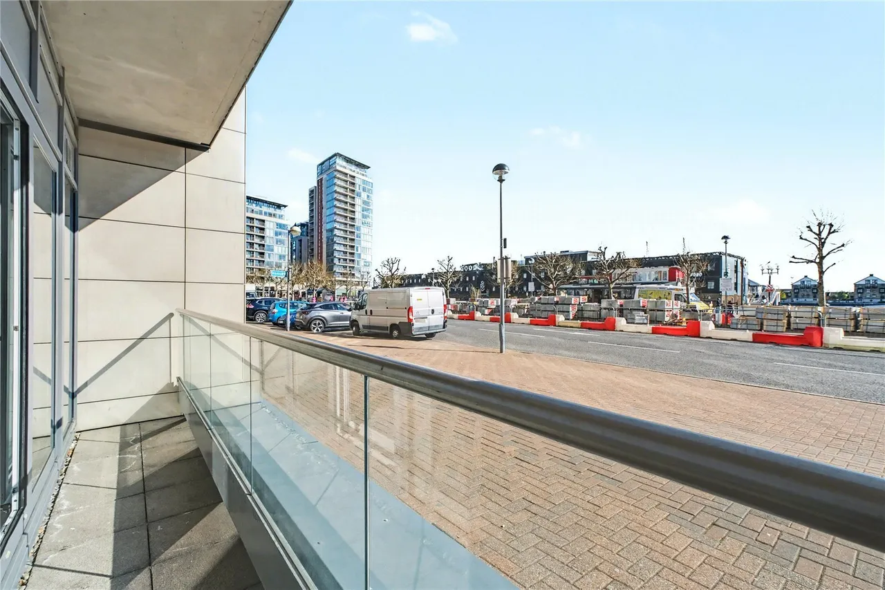 Western Gateway, Royal Victoria Dock, E16, photo 4