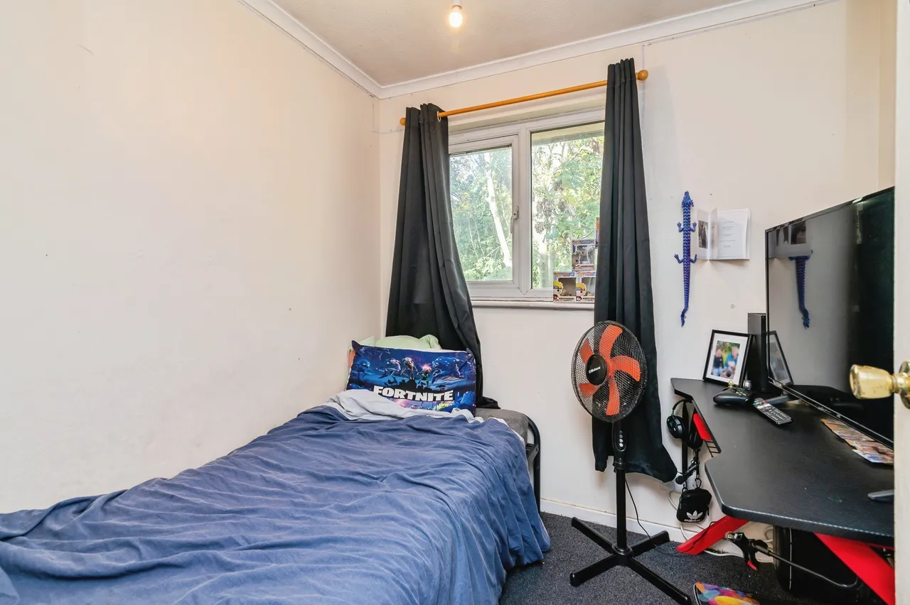 Dean Close, Nottingham, NG8, photo 10
