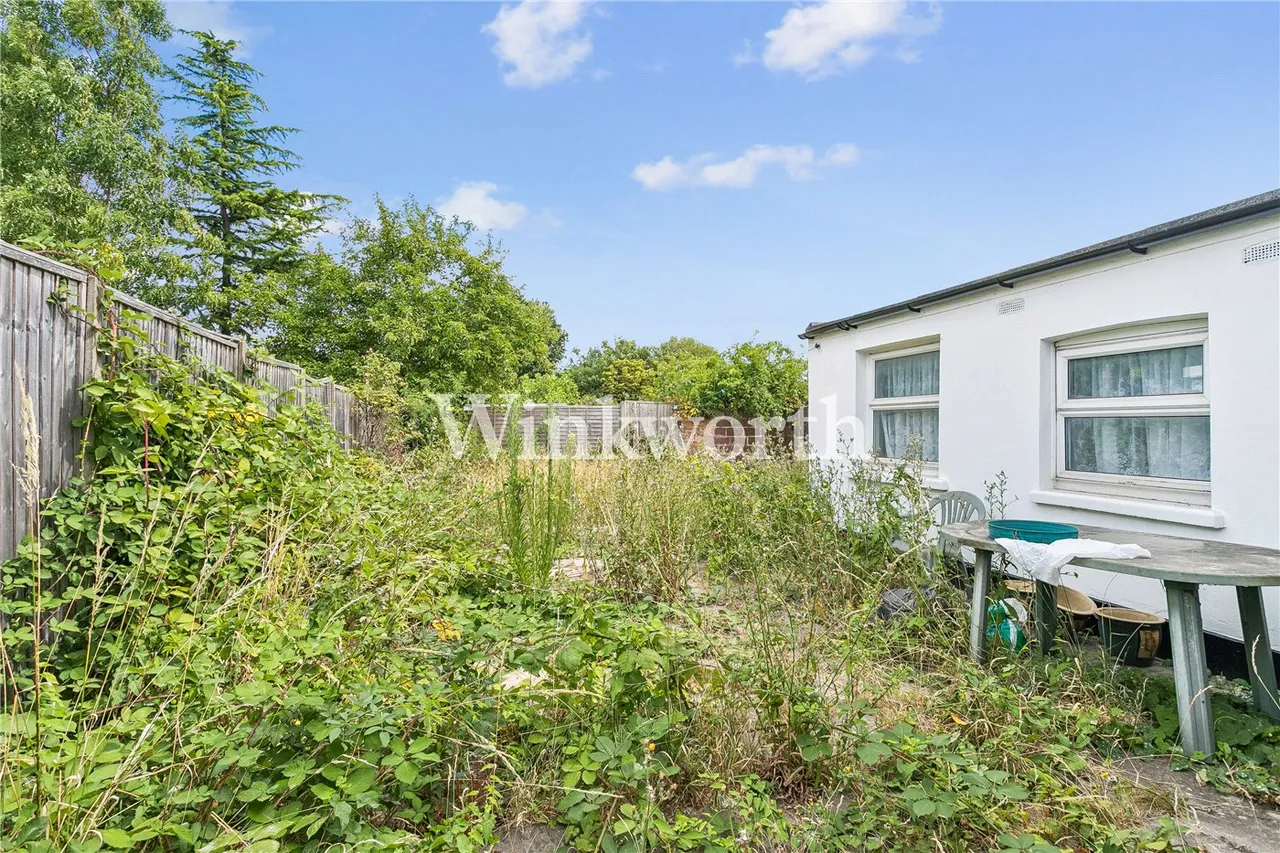 Pymmes Road, London, N13, photo 9
