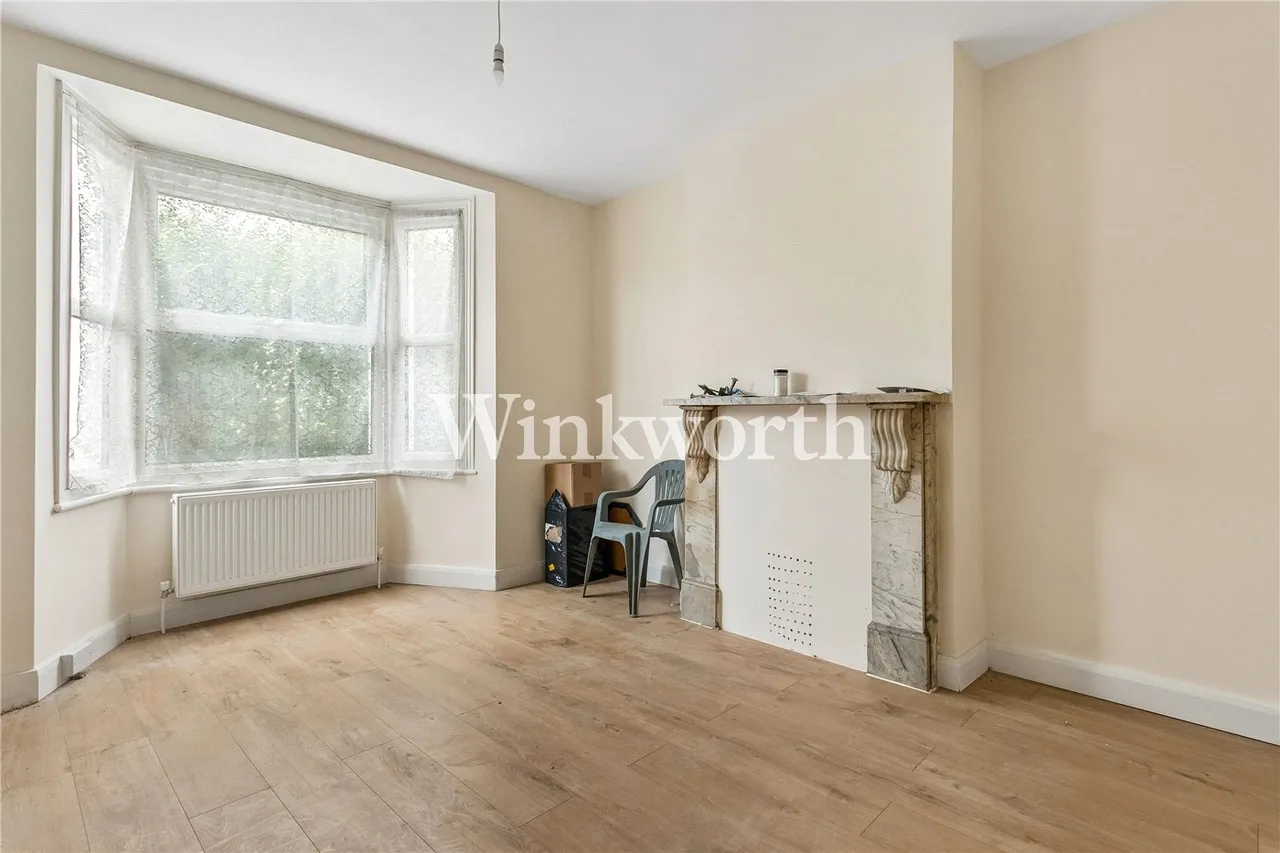 3 bed house for sale — Pymmes Road, London, N13