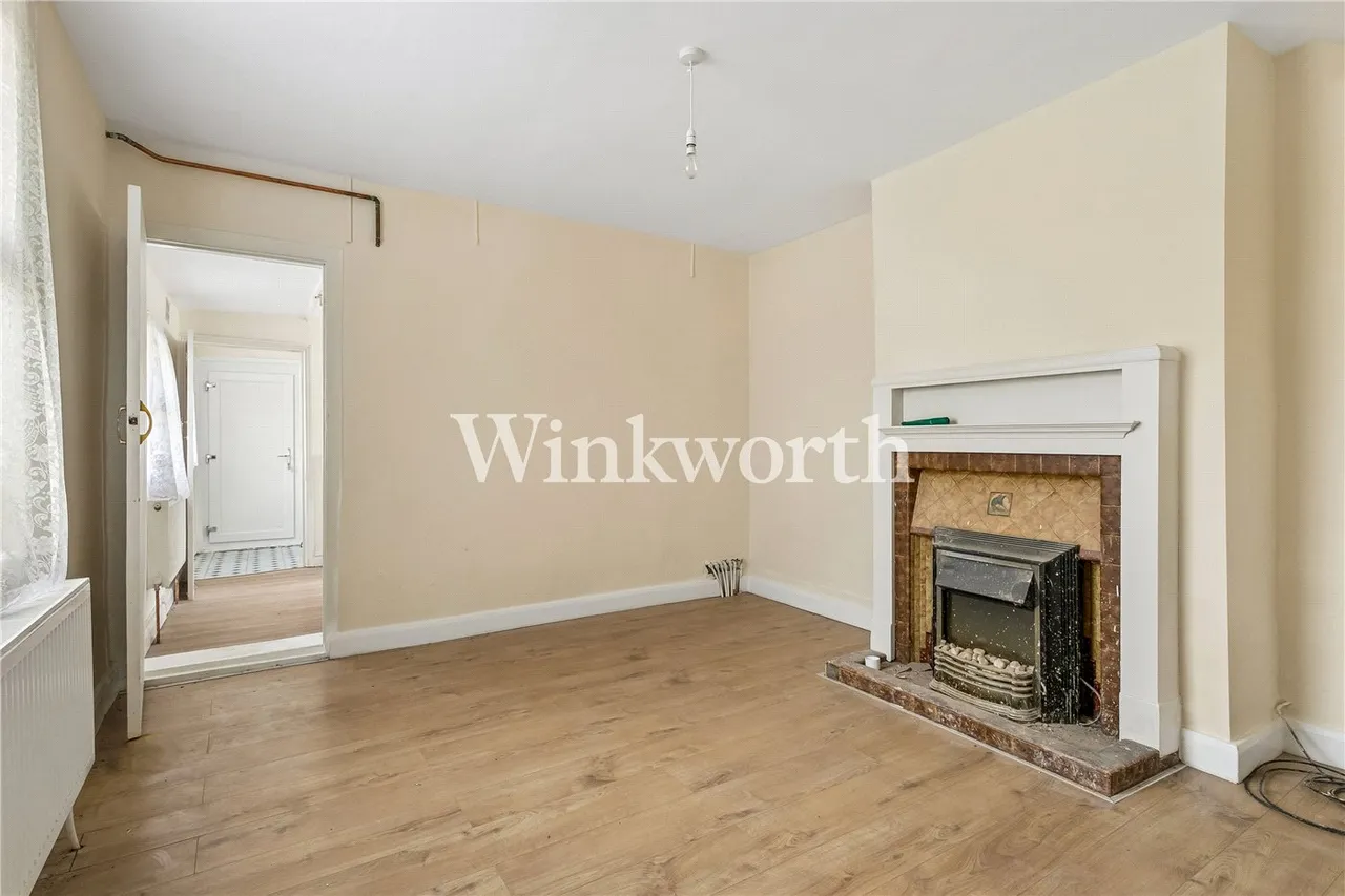 Pymmes Road, London, N13, photo 8