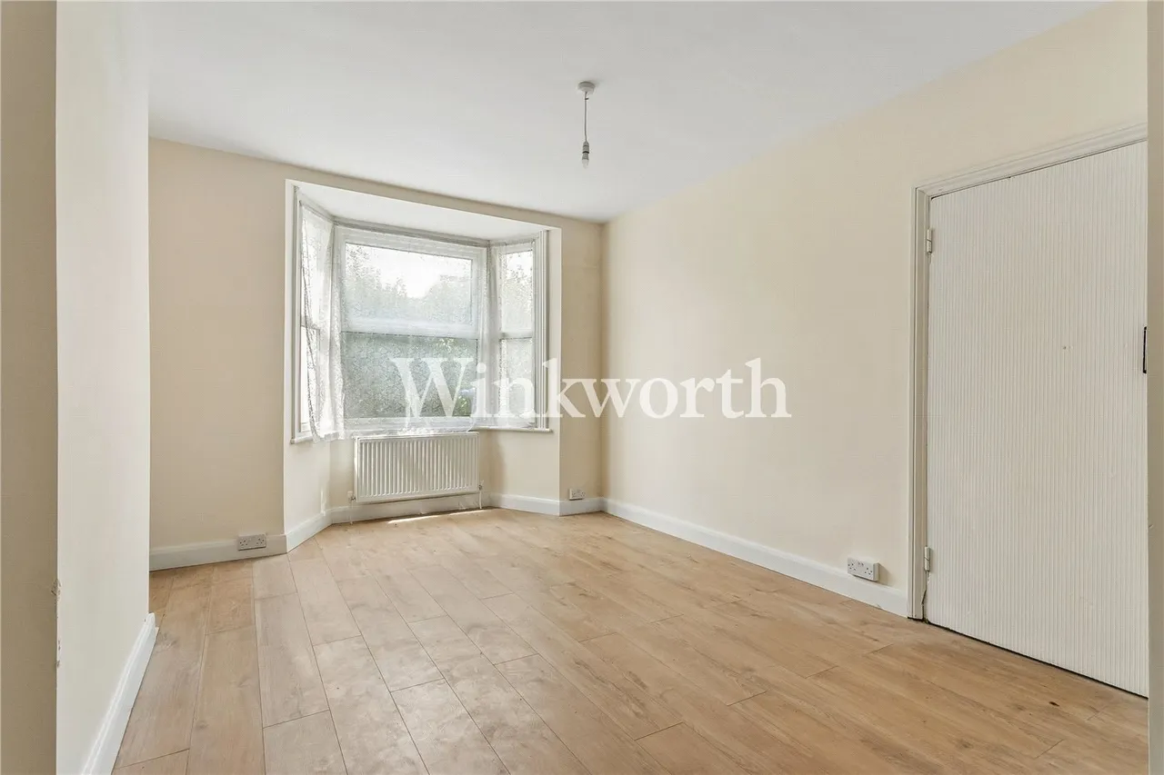 Pymmes Road, London, N13, photo 2