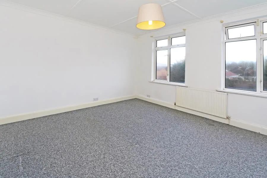 Castle Parade, Ewell, KT17, photo 3