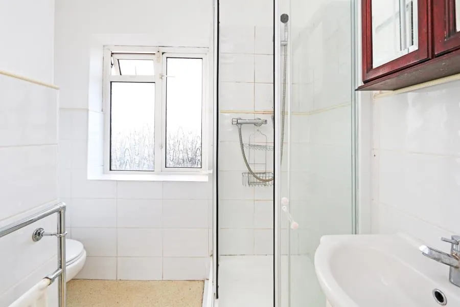 Castle Parade, Ewell, KT17, photo 6