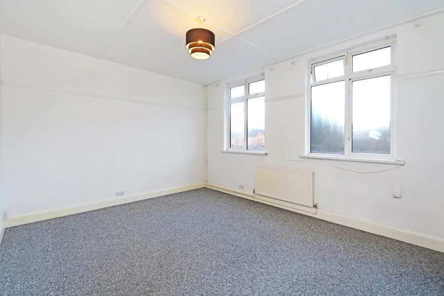 Castle Parade, Ewell, KT17, photo 4
