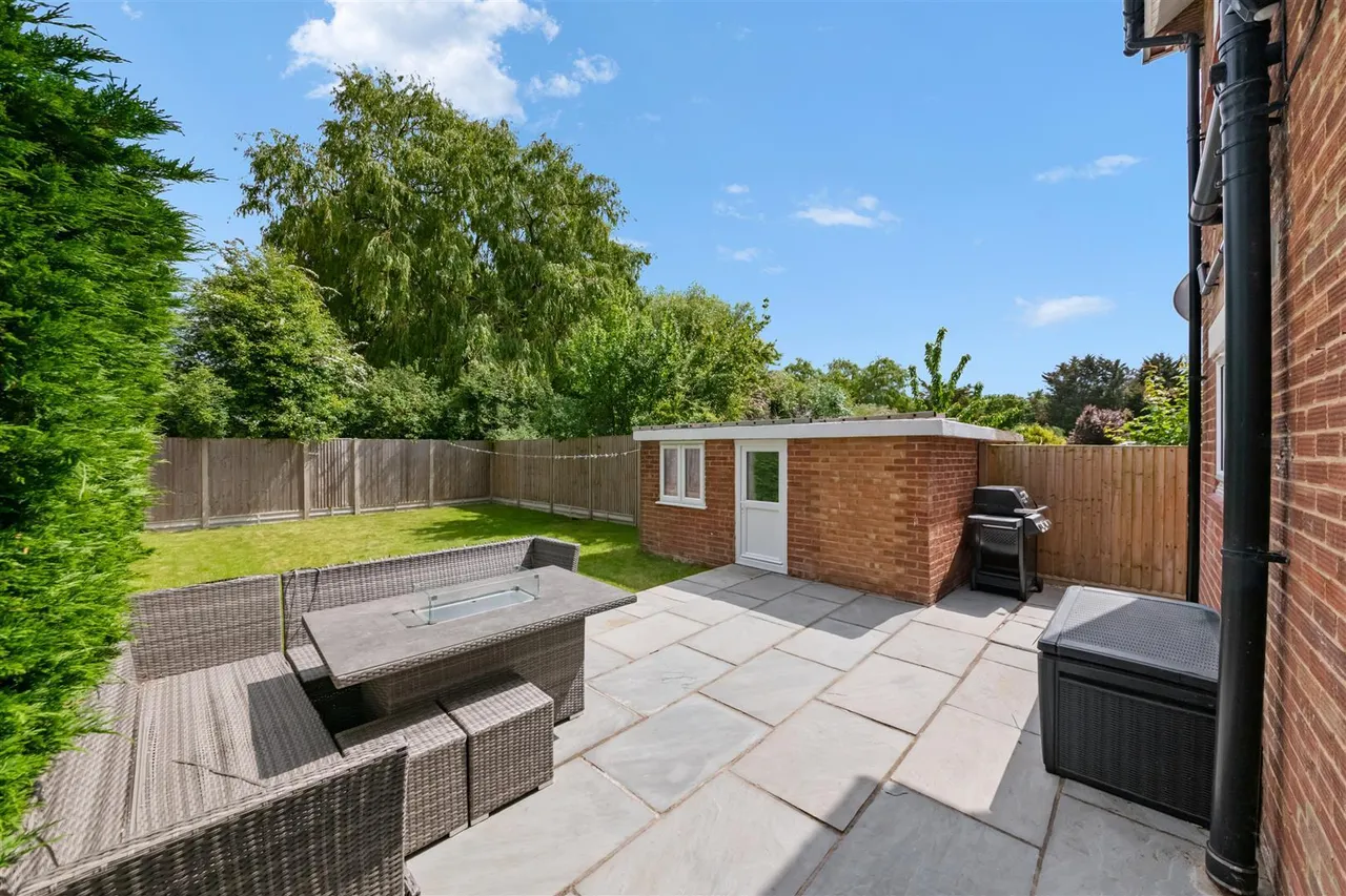 Castleton Road, Ruislip, photo 4