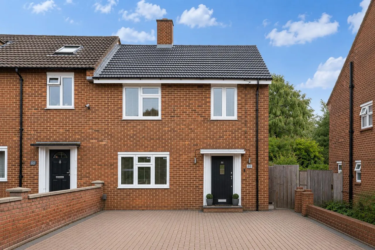 3 bed property for sale, Castleton Road, Ruislip