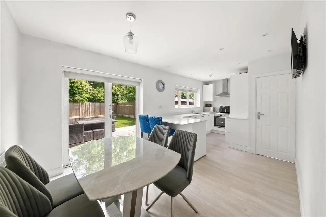 Castleton Road, Ruislip, photo 2