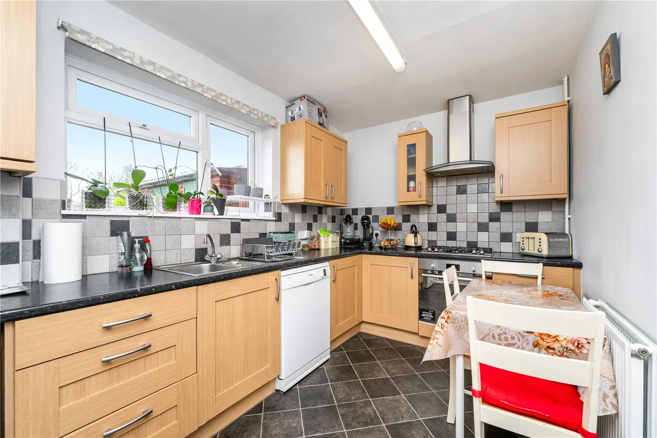 Wigley Road, Hanworth, Middlesex, TW13 5HD, photo 3