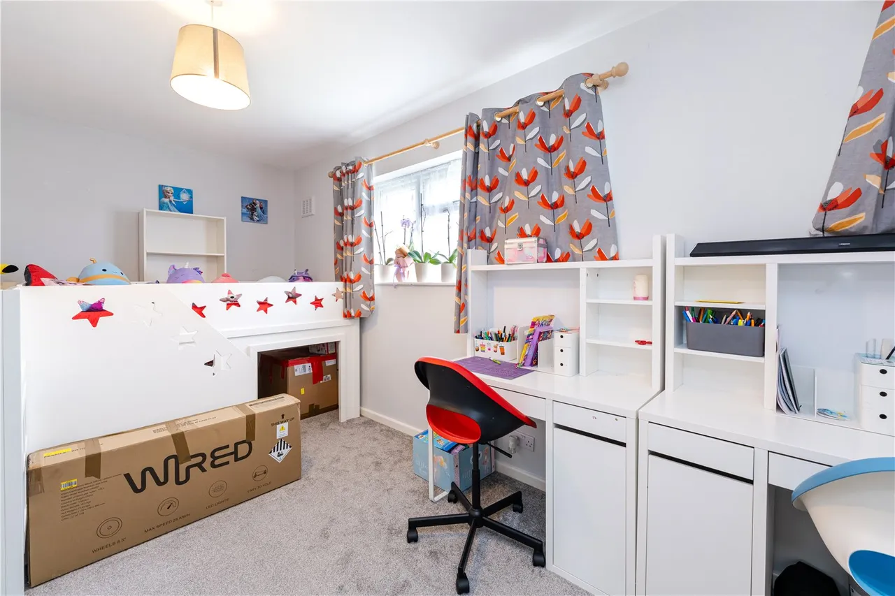 Wigley Road, Hanworth, Middlesex, TW13 5HD, photo 6