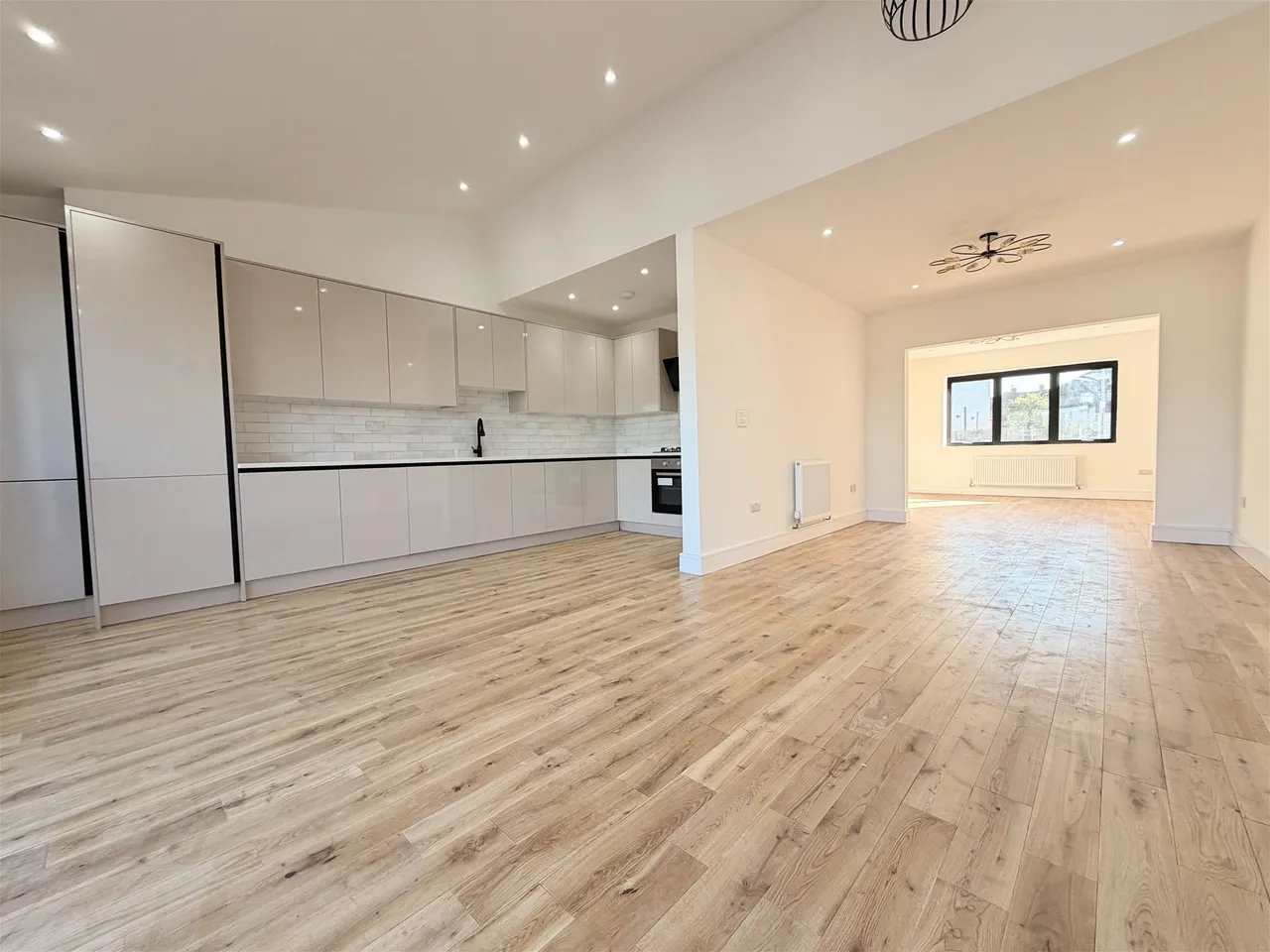 Freshwell Avenue, Romford, RM6, photo 2