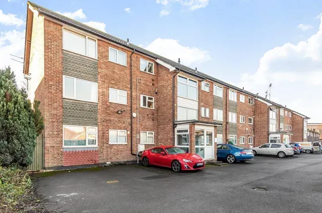 2 bed property for sale — The Alders, Denham, Uxbridge
