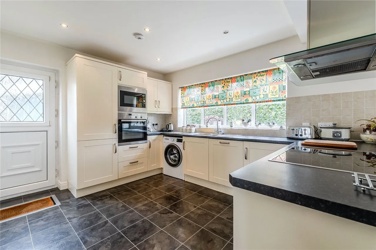 Renton Lea, Guiseley, LS20, photo 3