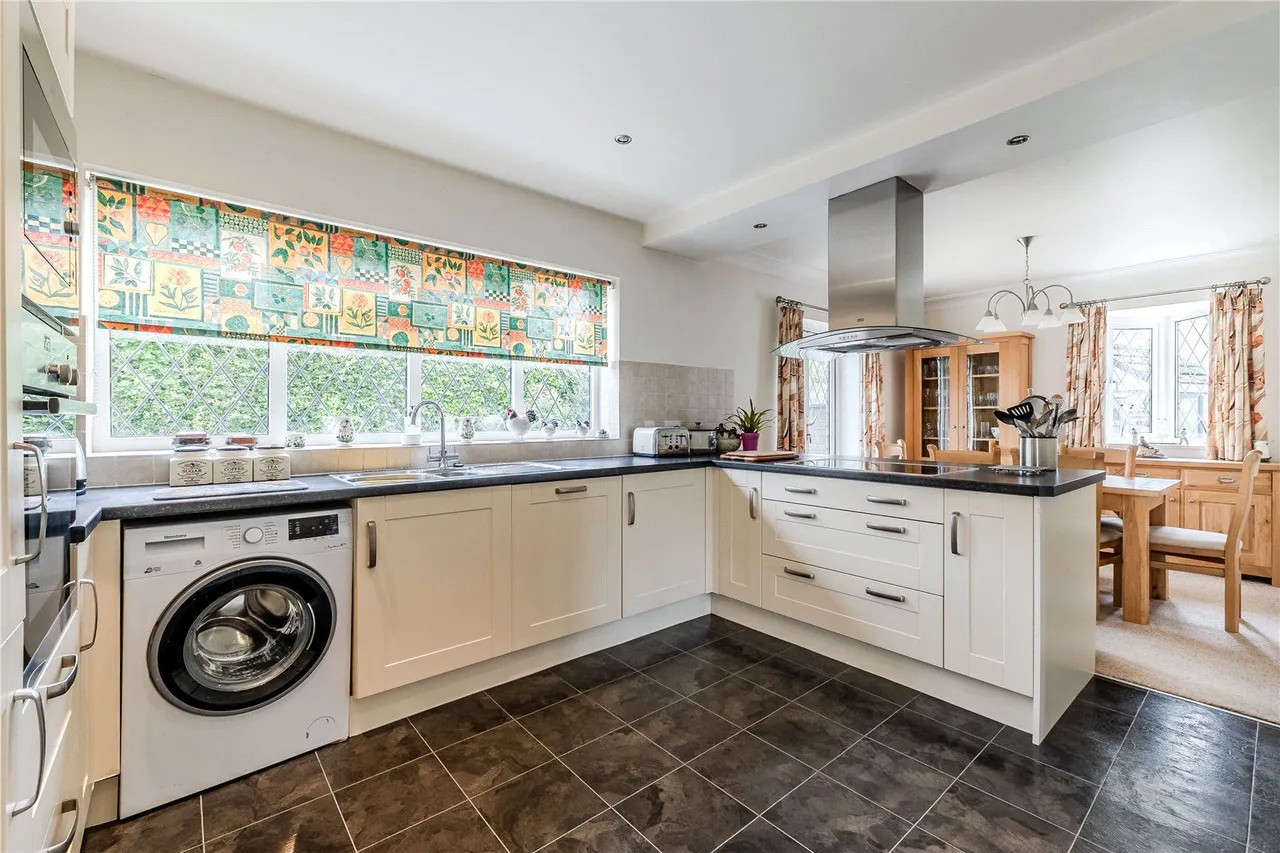 Renton Lea, Guiseley, LS20, photo 8
