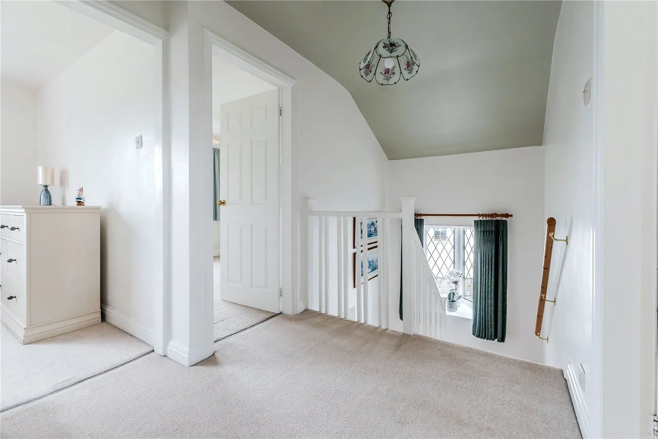 Renton Lea, Guiseley, LS20, photo 5