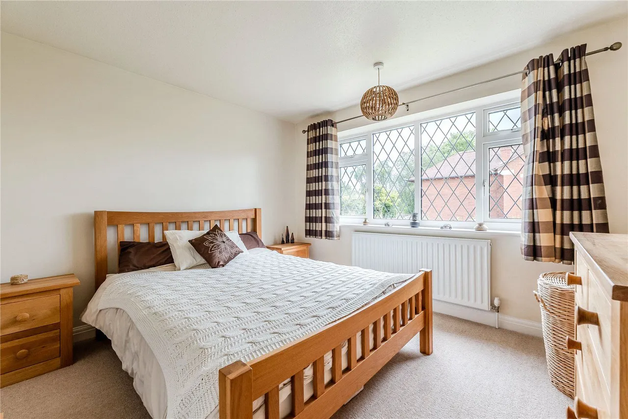 Renton Lea, Guiseley, LS20, photo 12