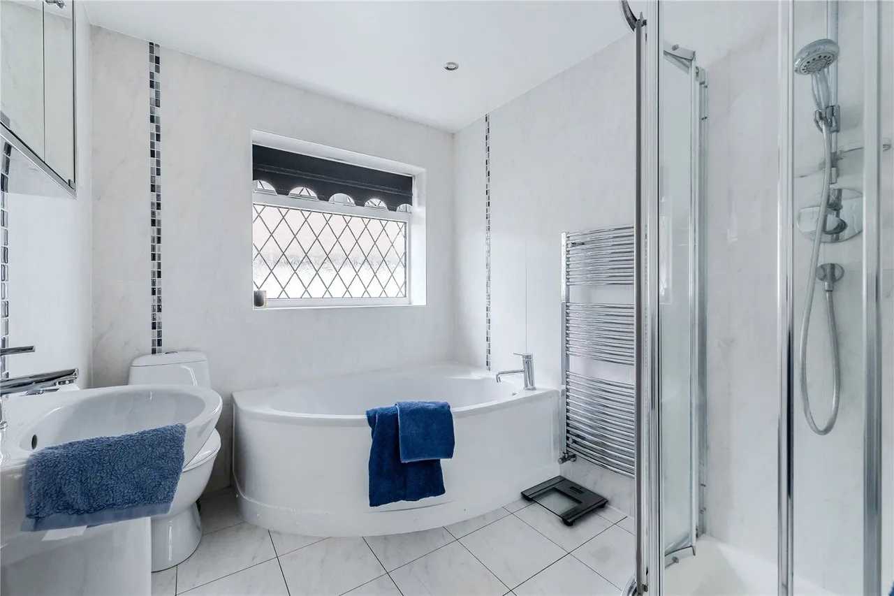 Renton Lea, Guiseley, LS20, photo 11