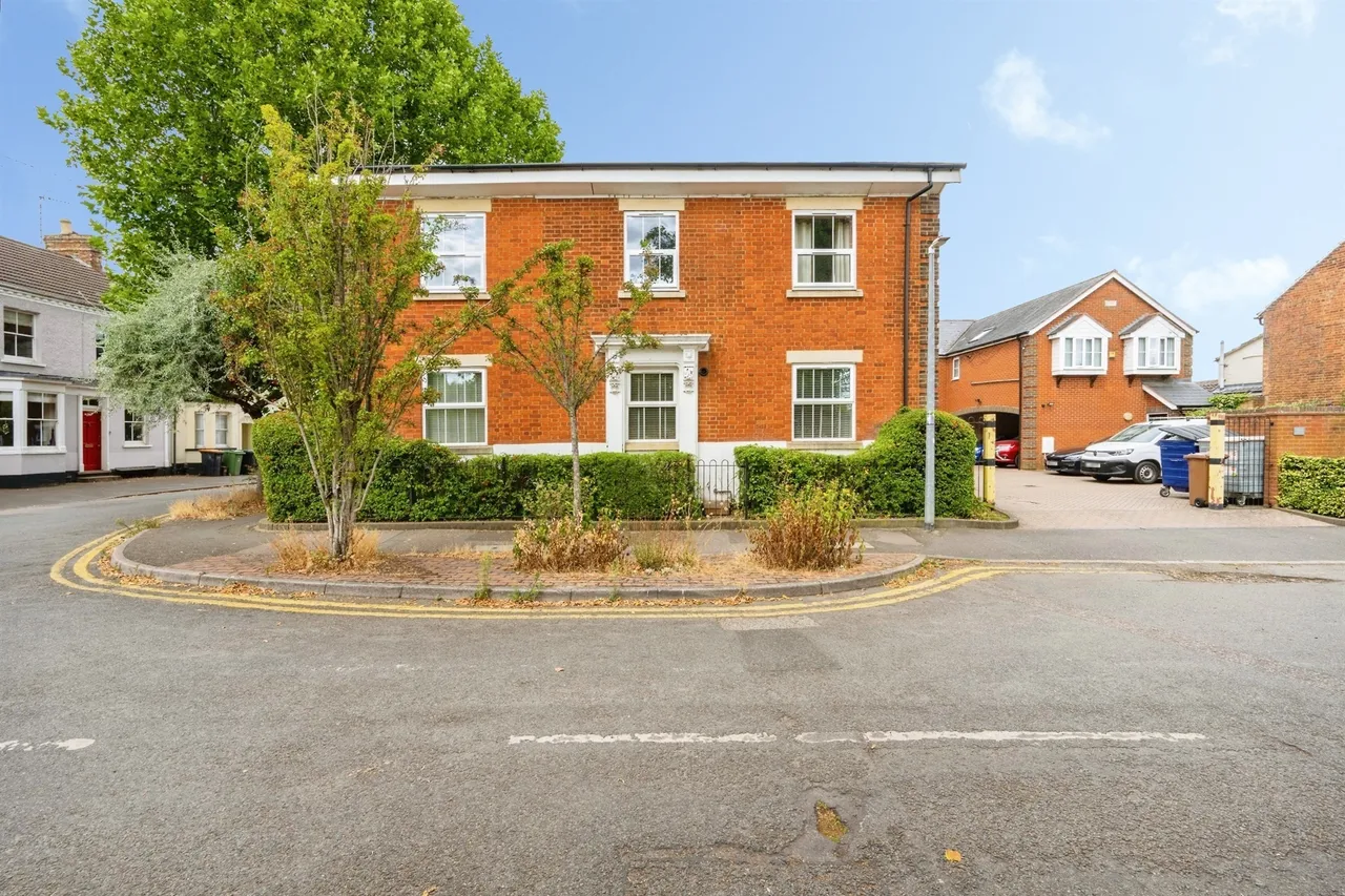 1 bed flat for sale — Victoria Road, Leighton Buzzard