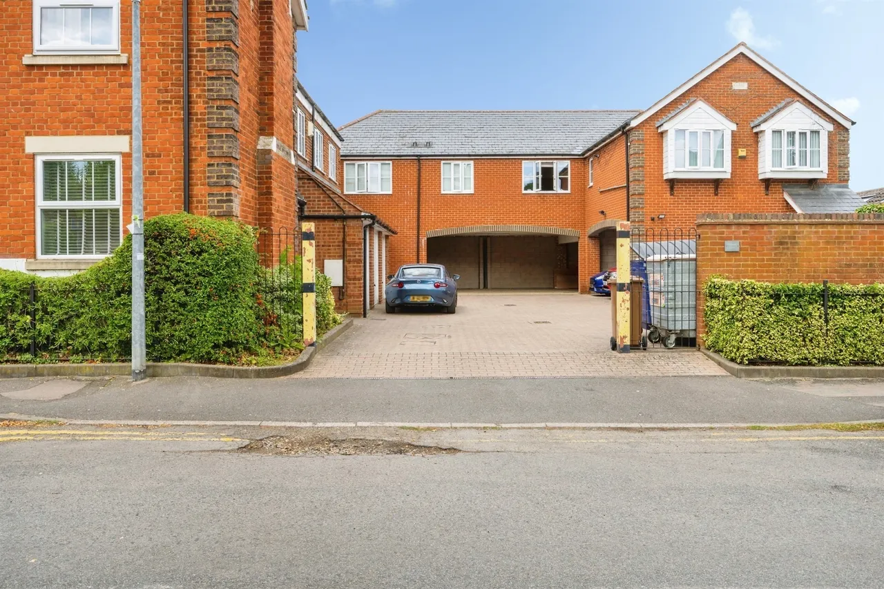 Victoria Road, Leighton Buzzard, photo 2
