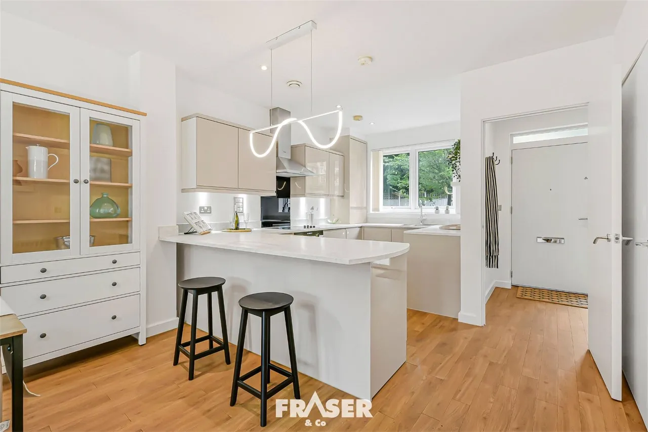 Reynard Way, Brentford, TW8, photo 3