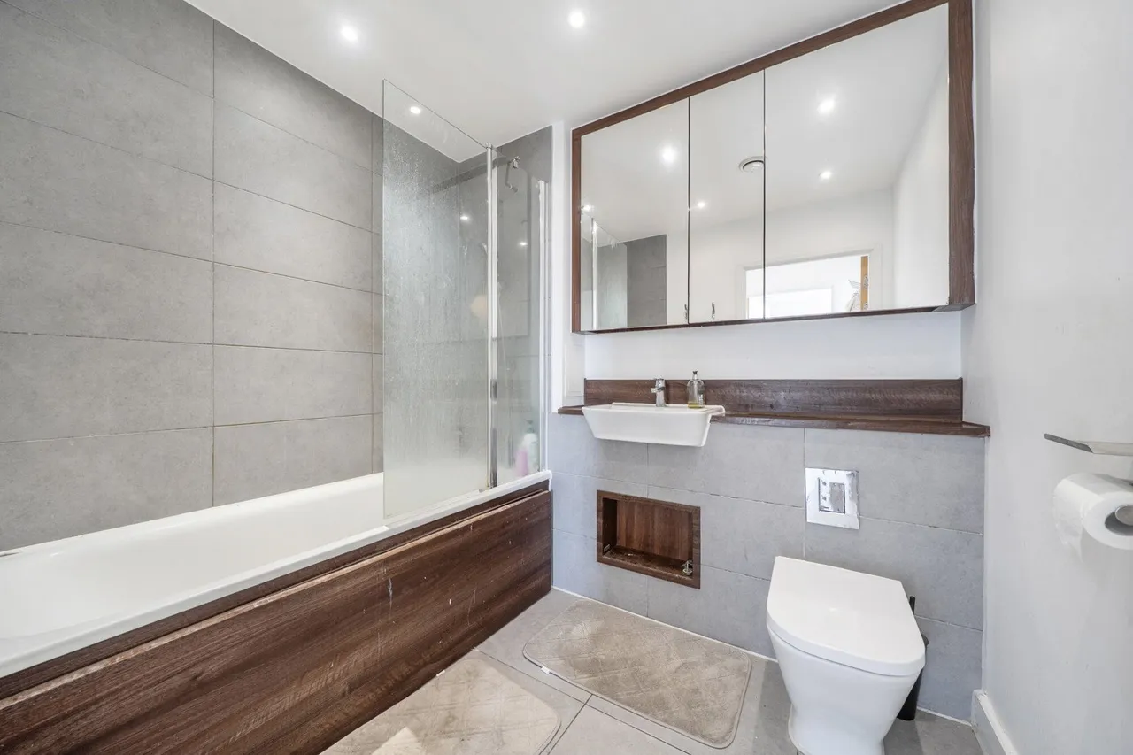 Adenmore Road, SE6, photo 12