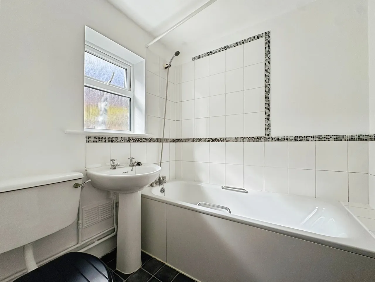 Birchett Road, Aldershot, Hampshire, GU11 1LG, photo 4
