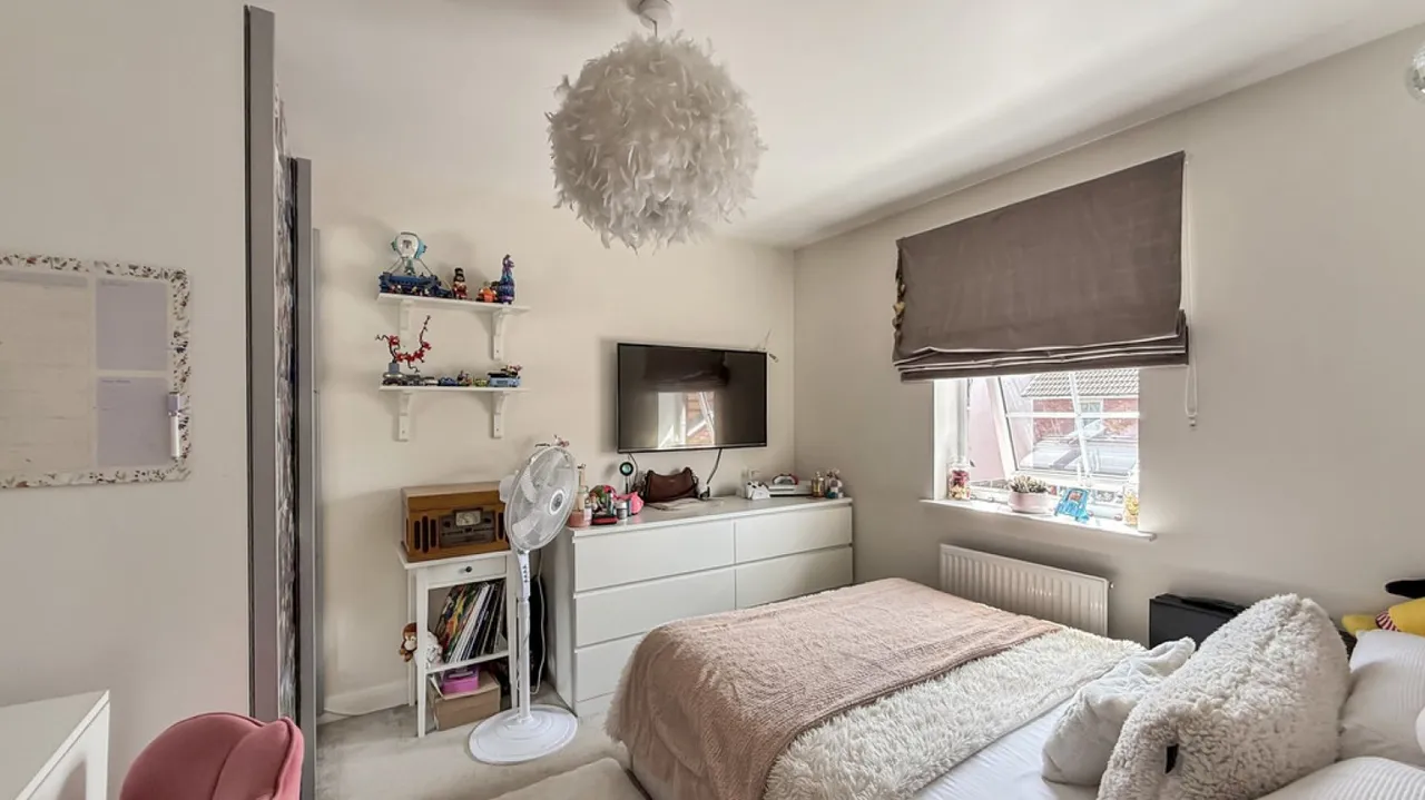 Mays Drive, Westbury, photo 10