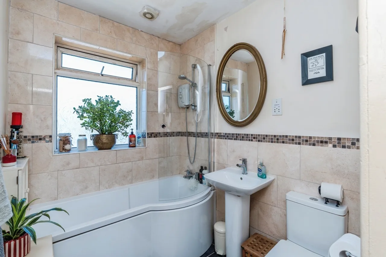 Tadfield Crescent, Romsey, SO51, photo 13