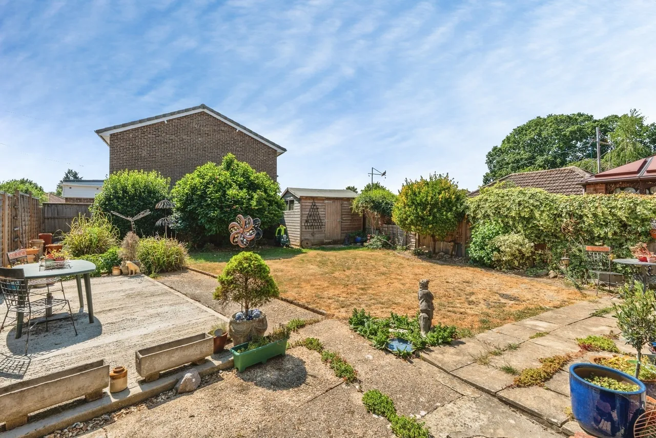 Tadfield Crescent, Romsey, SO51, photo 2