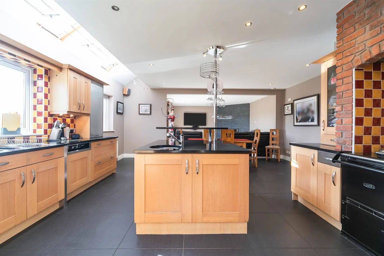 Ballynahatty Road, Belfast, BT8, photo 21
