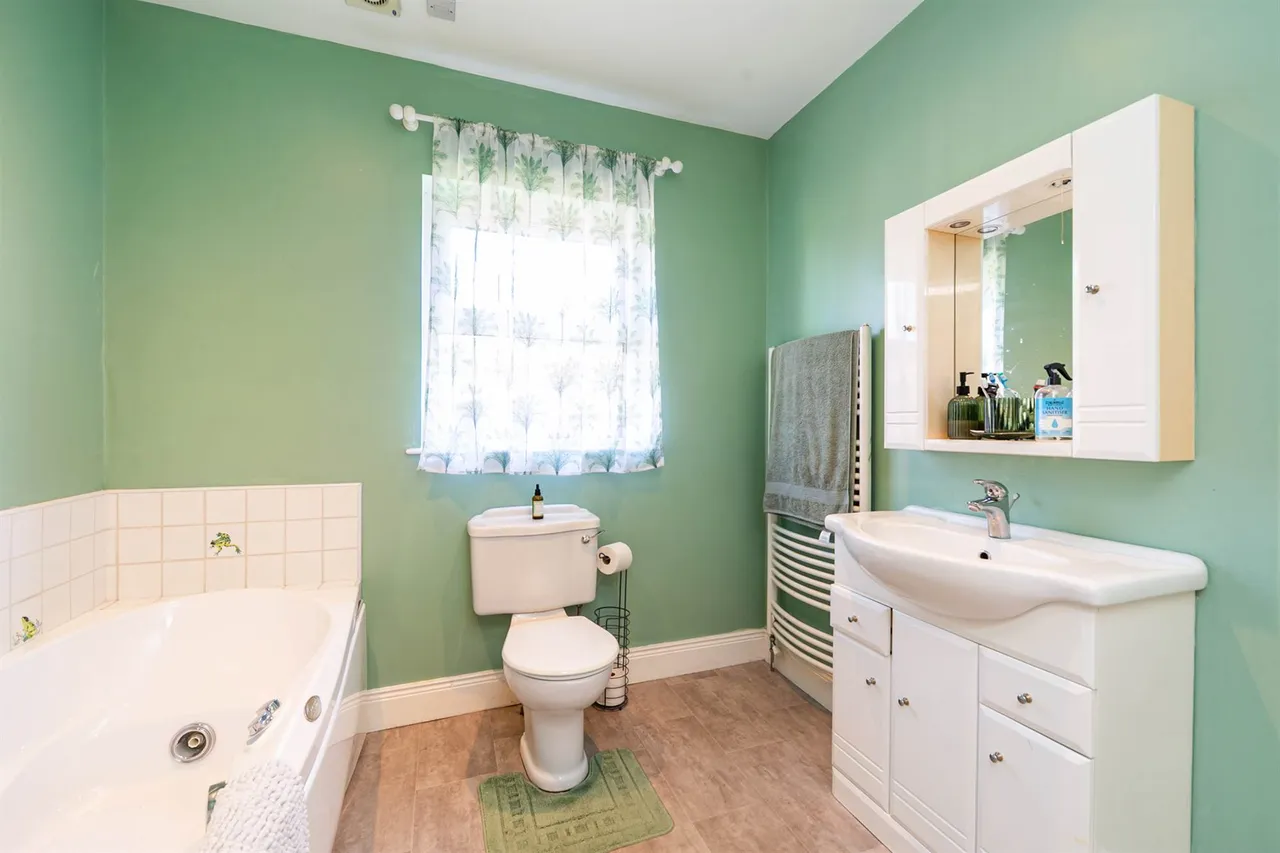 Ballynahatty Road, Belfast, BT8, photo 30