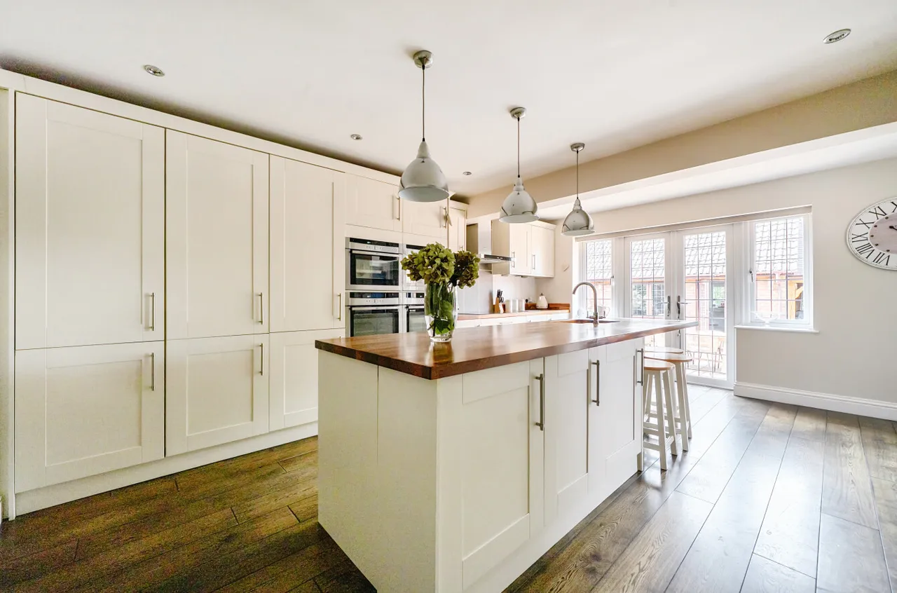 Nine Mile Ride, Finchampstead, Wokingham, Berkshire, RG40 4HY, photo 6