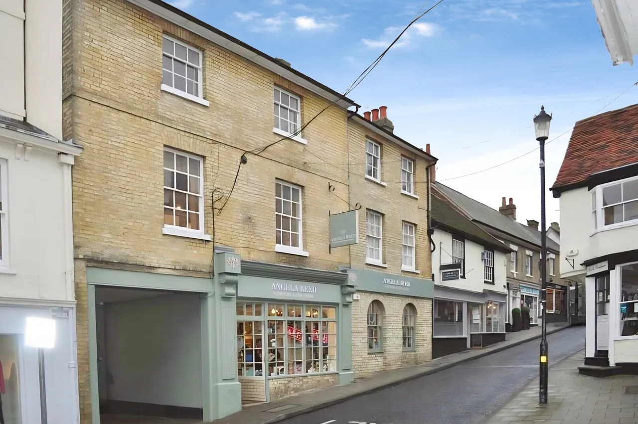 2 bed flat to rent, Market Hill Saffron Walden, CB10