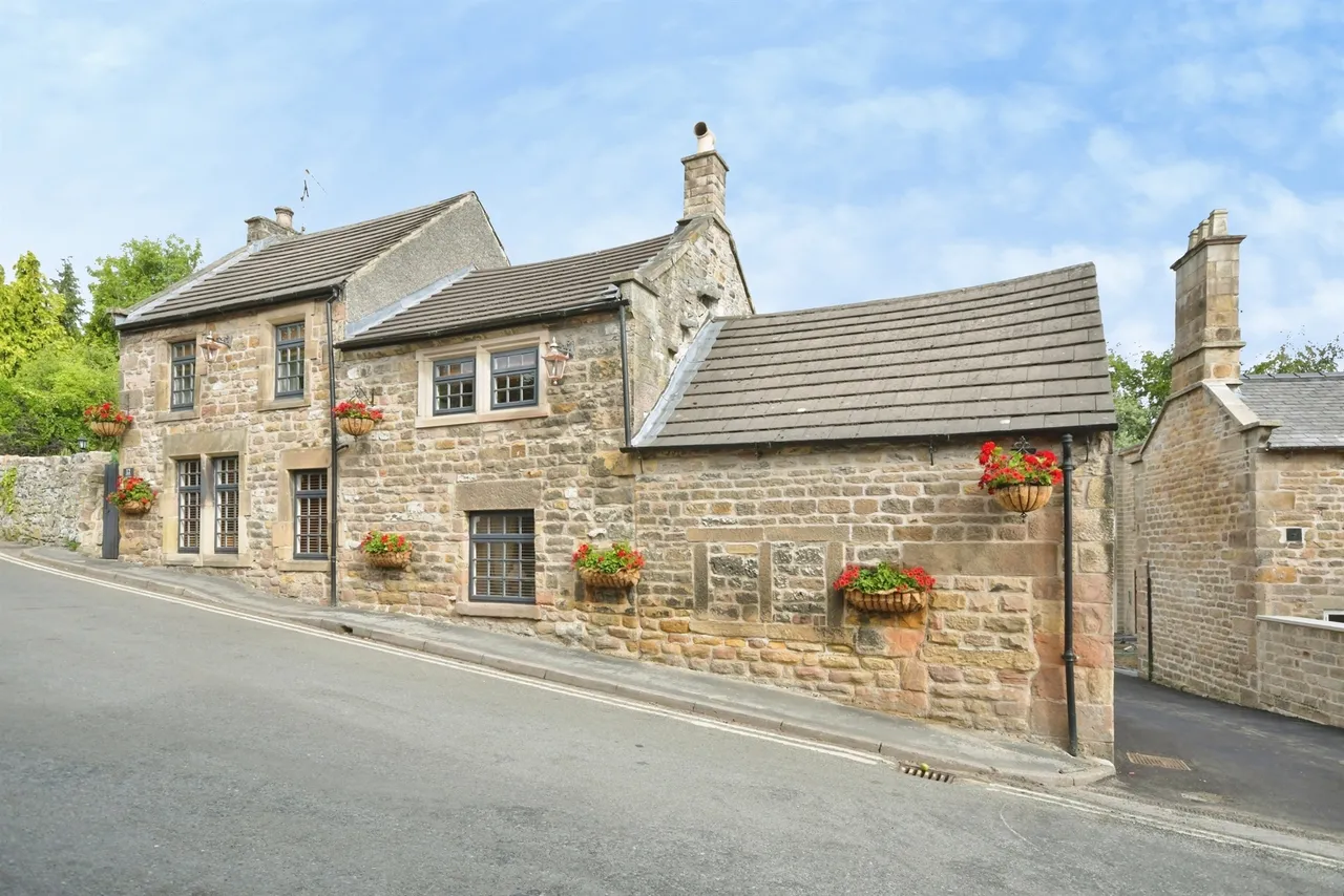 4 bed house for sale — Snitterton Road, MATLOCK