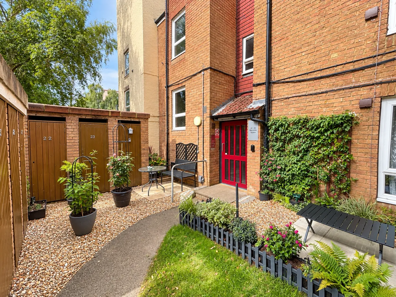 2 bed house to rent — Merrydale square, NN3