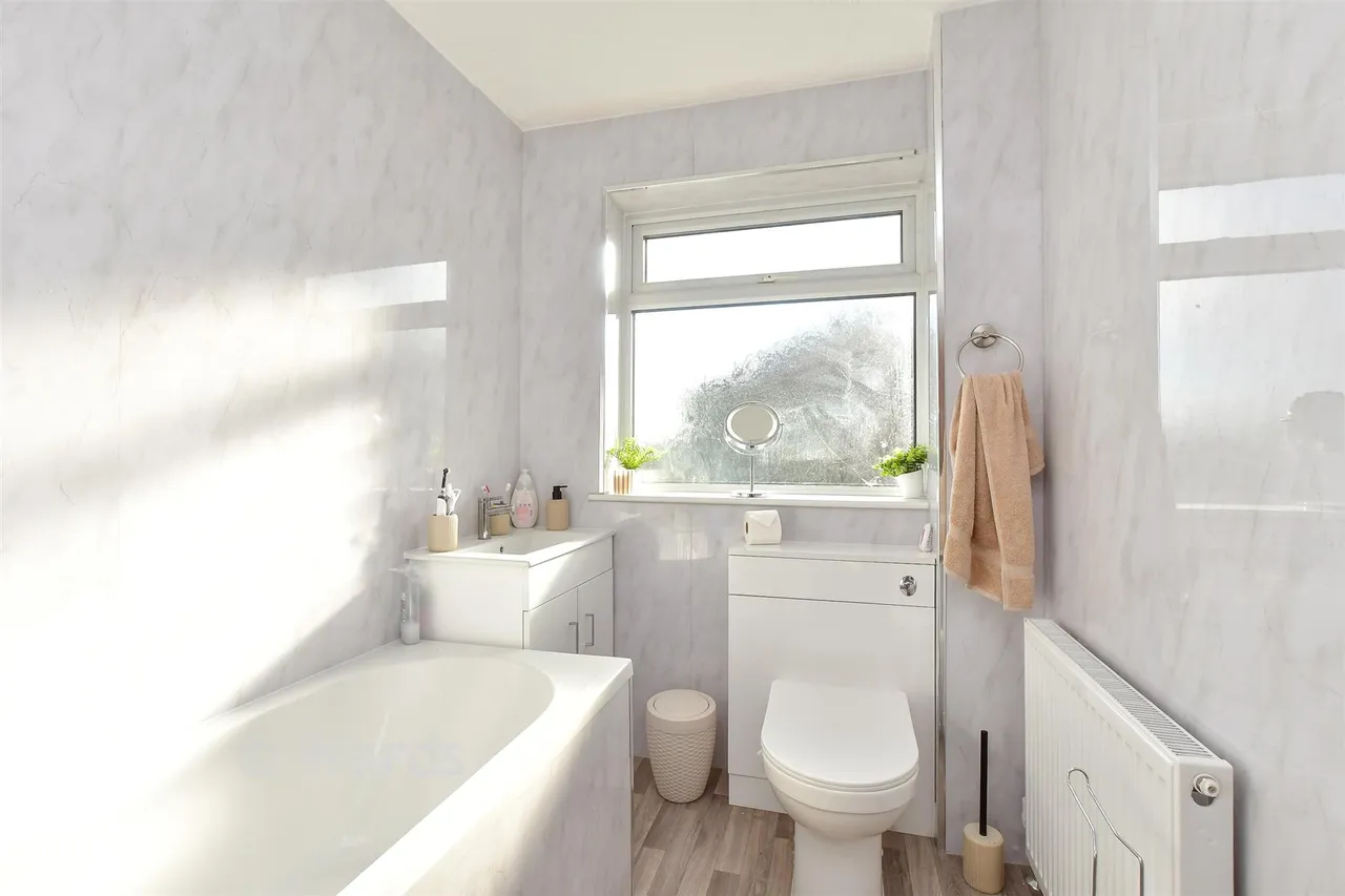 Raleigh Way, Minster-On-Sea, ME12, photo 9