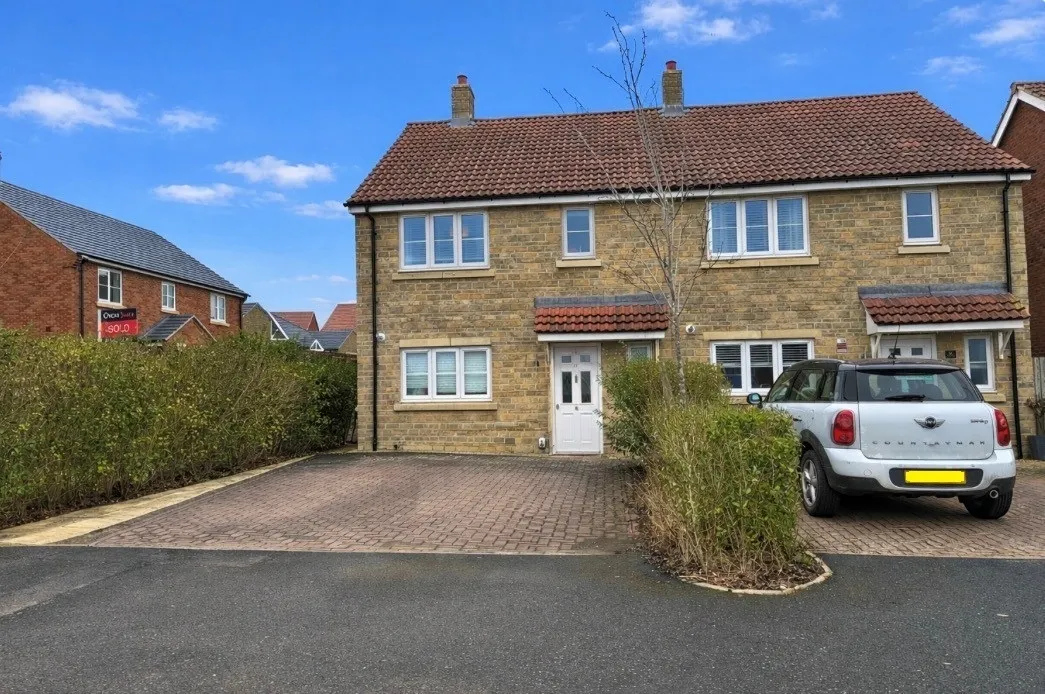 3 bed house for sale — Buttercup Close, Raunds
