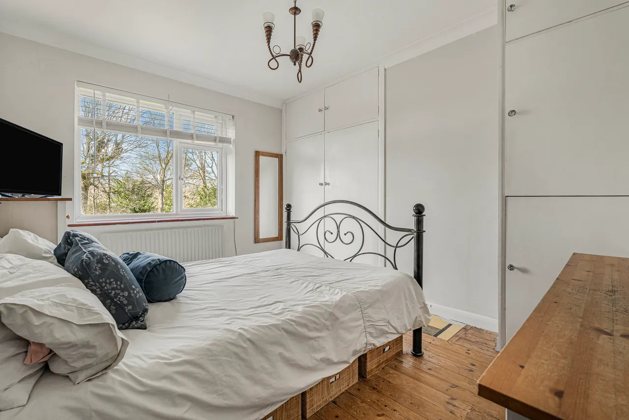 Thorn Road, Boundstone, GU10, photo 11