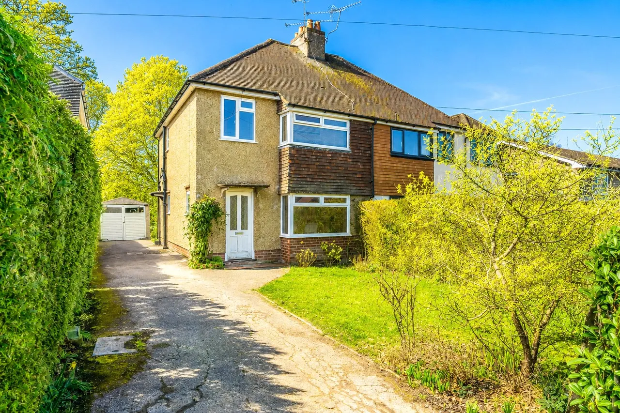 3 bed house for sale, Thorn Road, Boundstone, GU10