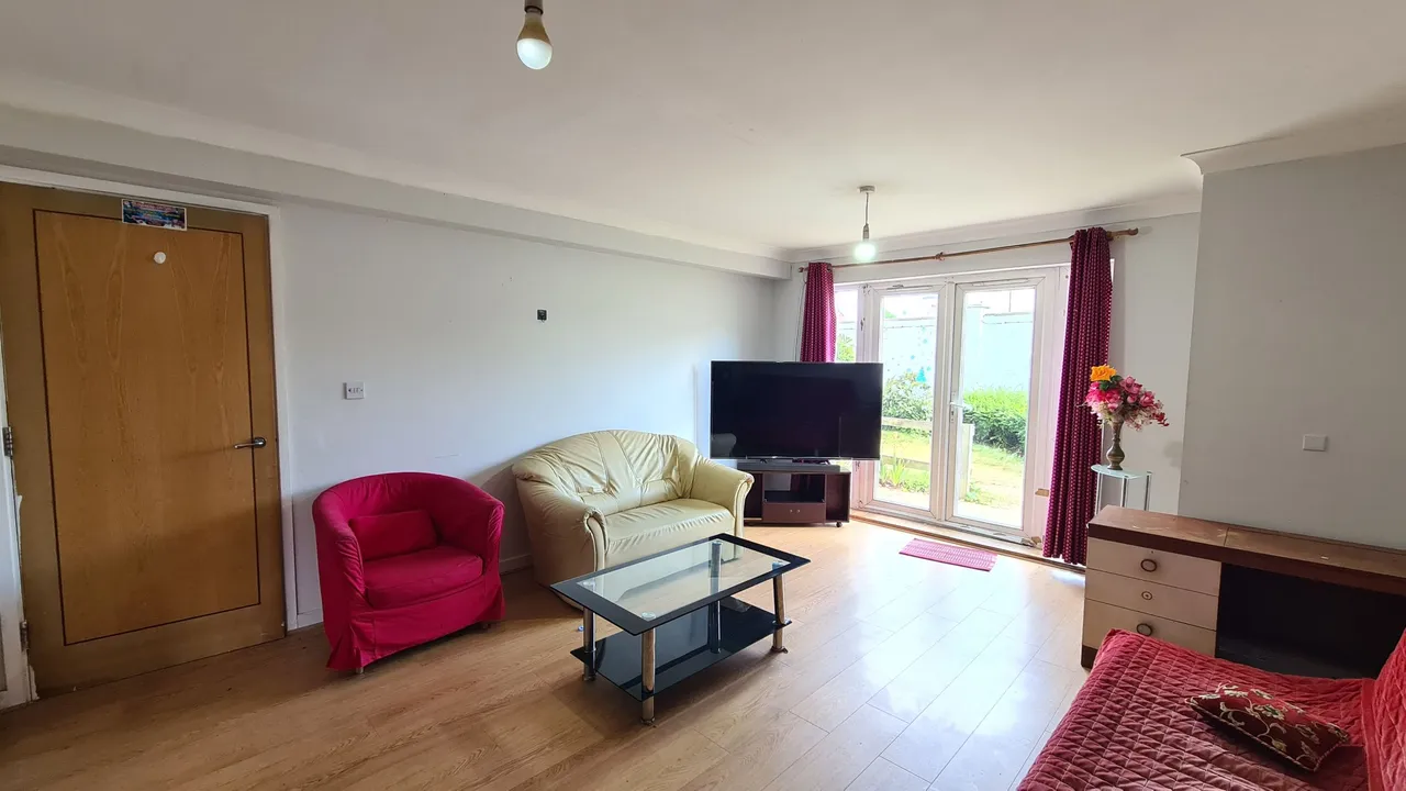 Dominion Close, Hounslow, TW3, photo 5